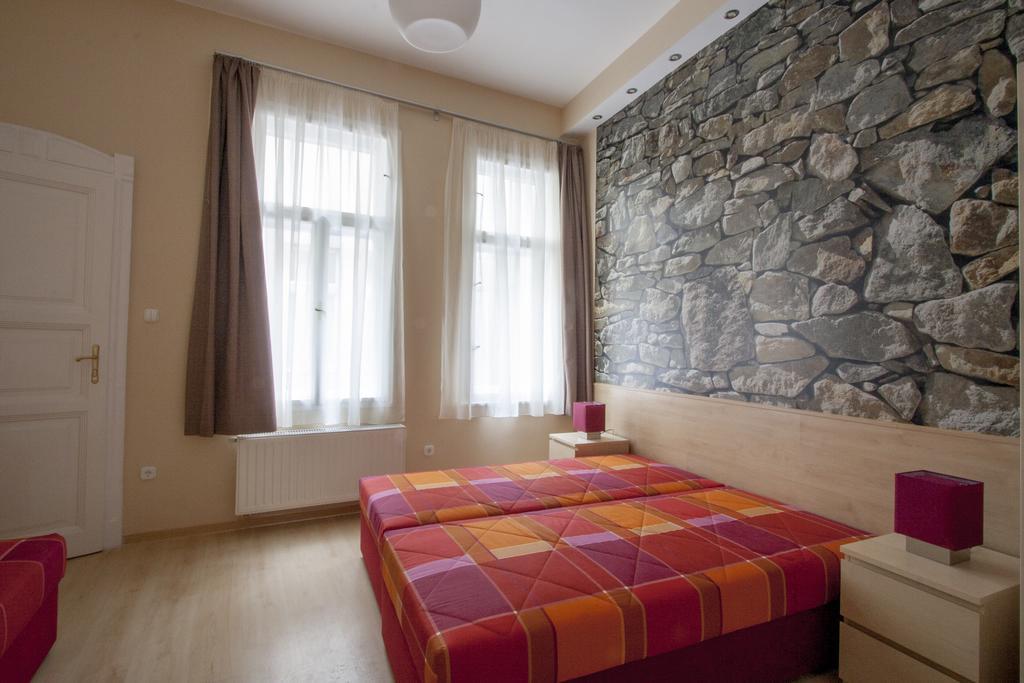 City Centre Apartment With 3 Bathrooms — Photos 2