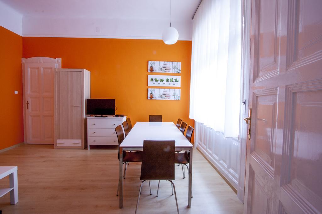 City Centre Apartment With 3 Bathrooms — Photos 3